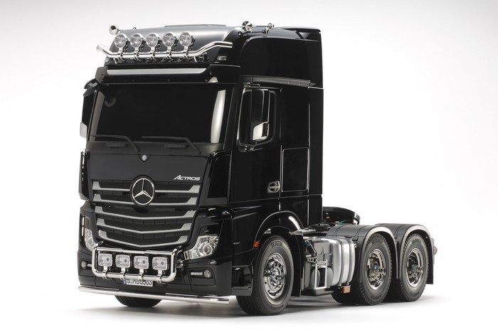 Tamiya Mercedes Actros 3363 gigaspace kit 1