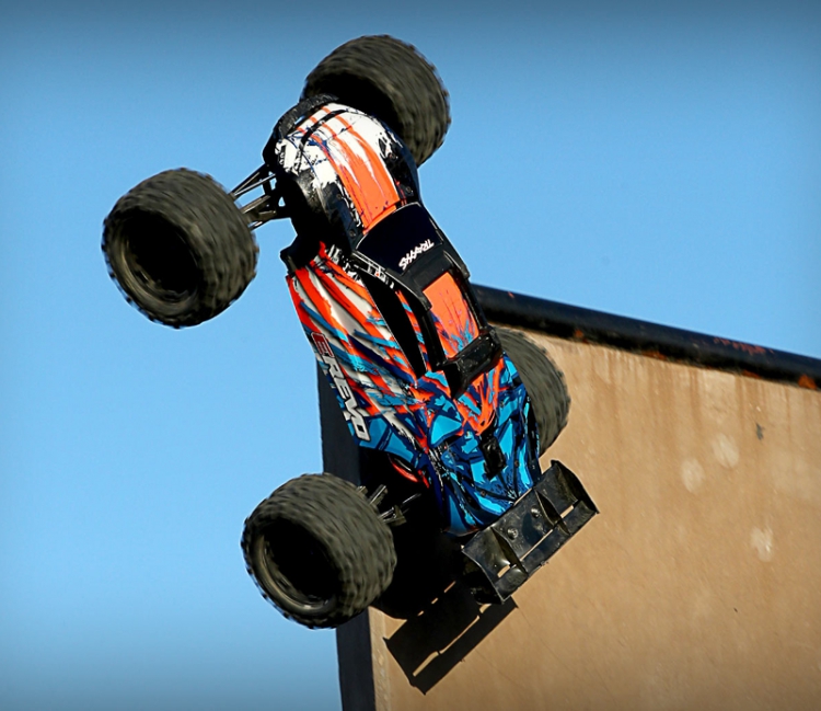 Traxxas e-revo 2.0 Monster Truck Brushless 1/10 09