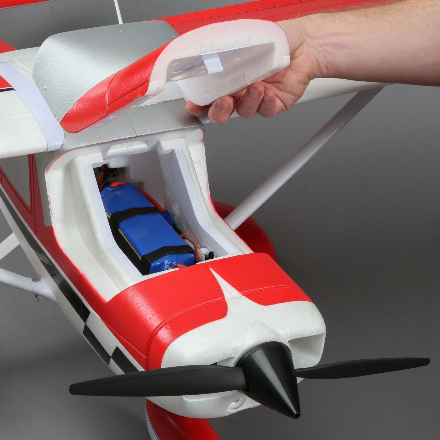 E-flite Carbon Z Cessna 150 2.1m BNF Basic 08