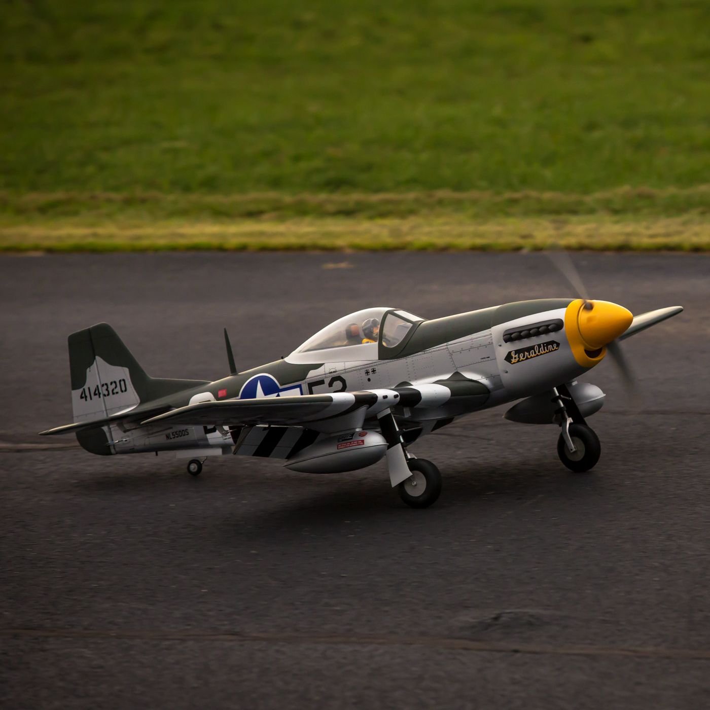 Hangar 9 P-51D 20cc ARF 1 ,7m EP /GP 09